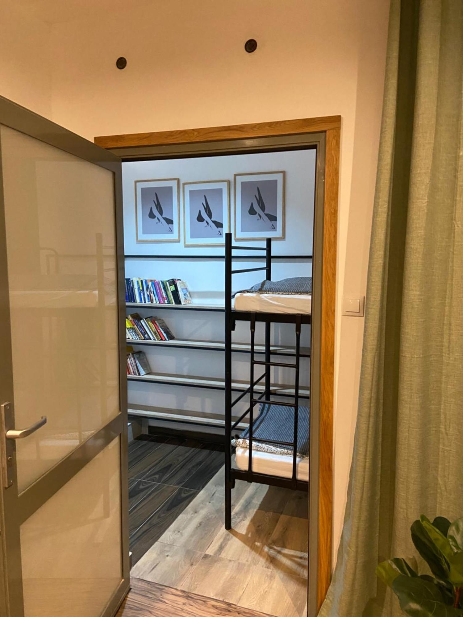 Apartment Gold 3