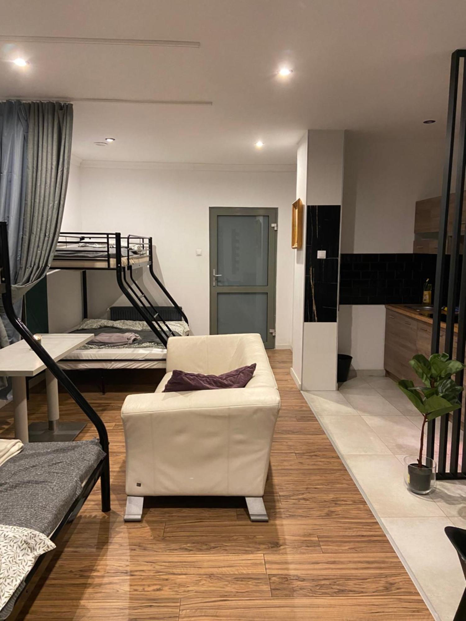 Apartment Gold 3