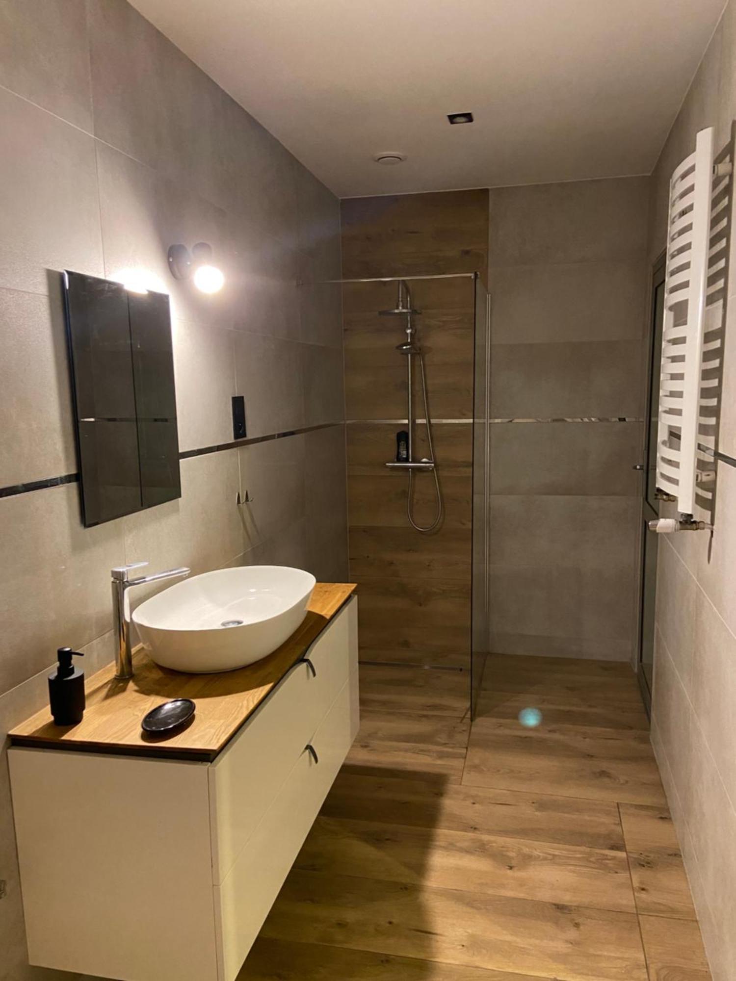 Apartment Gold 3